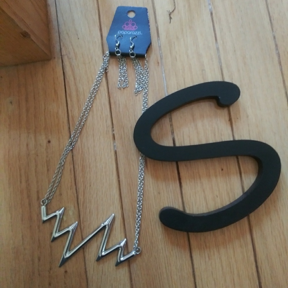 Life line silver necklace with earrings